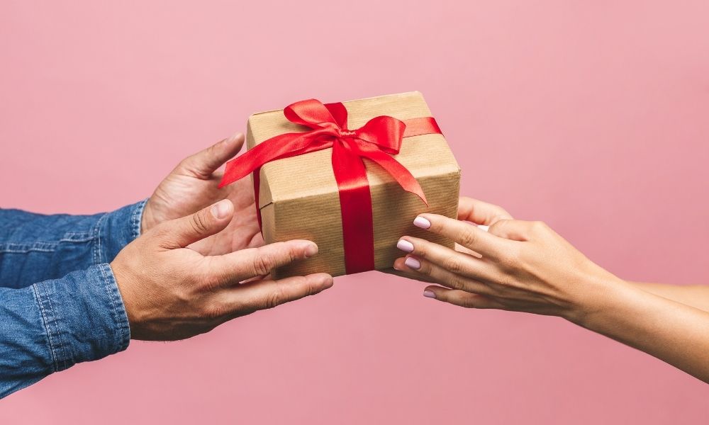 Brilliant Gifts To Give Someone You Don't Know Very Well