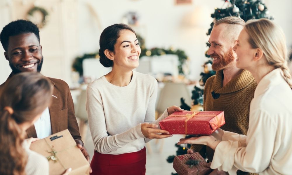 How To Choose and Give the Perfect Hostess Gift